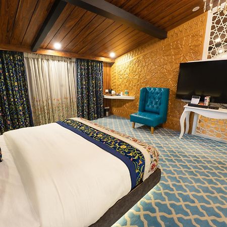 Hotel Snowland, Srinagar Buitenkant foto