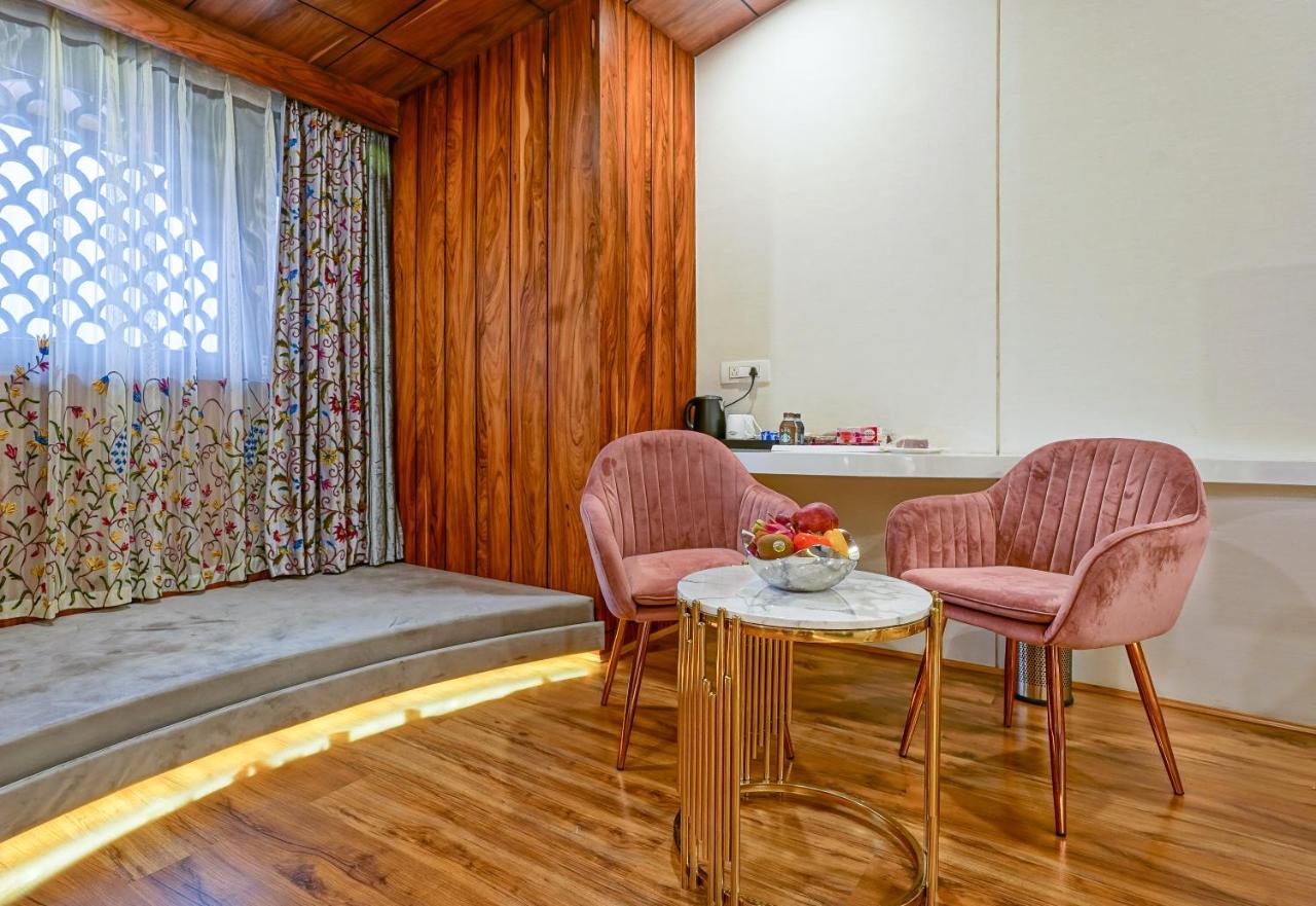 Hotel Snowland, Srinagar Buitenkant foto