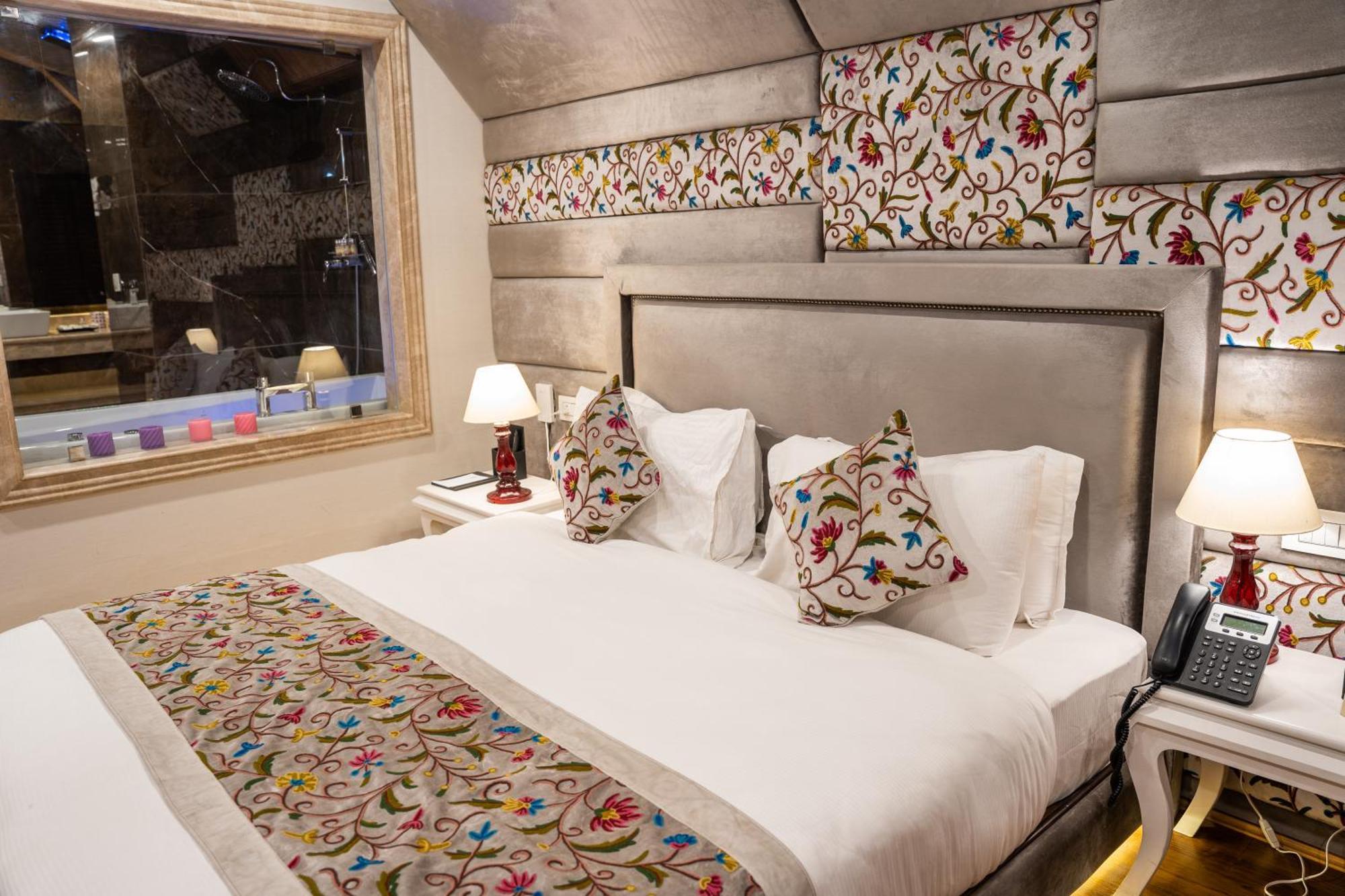 Hotel Snowland, Srinagar Buitenkant foto