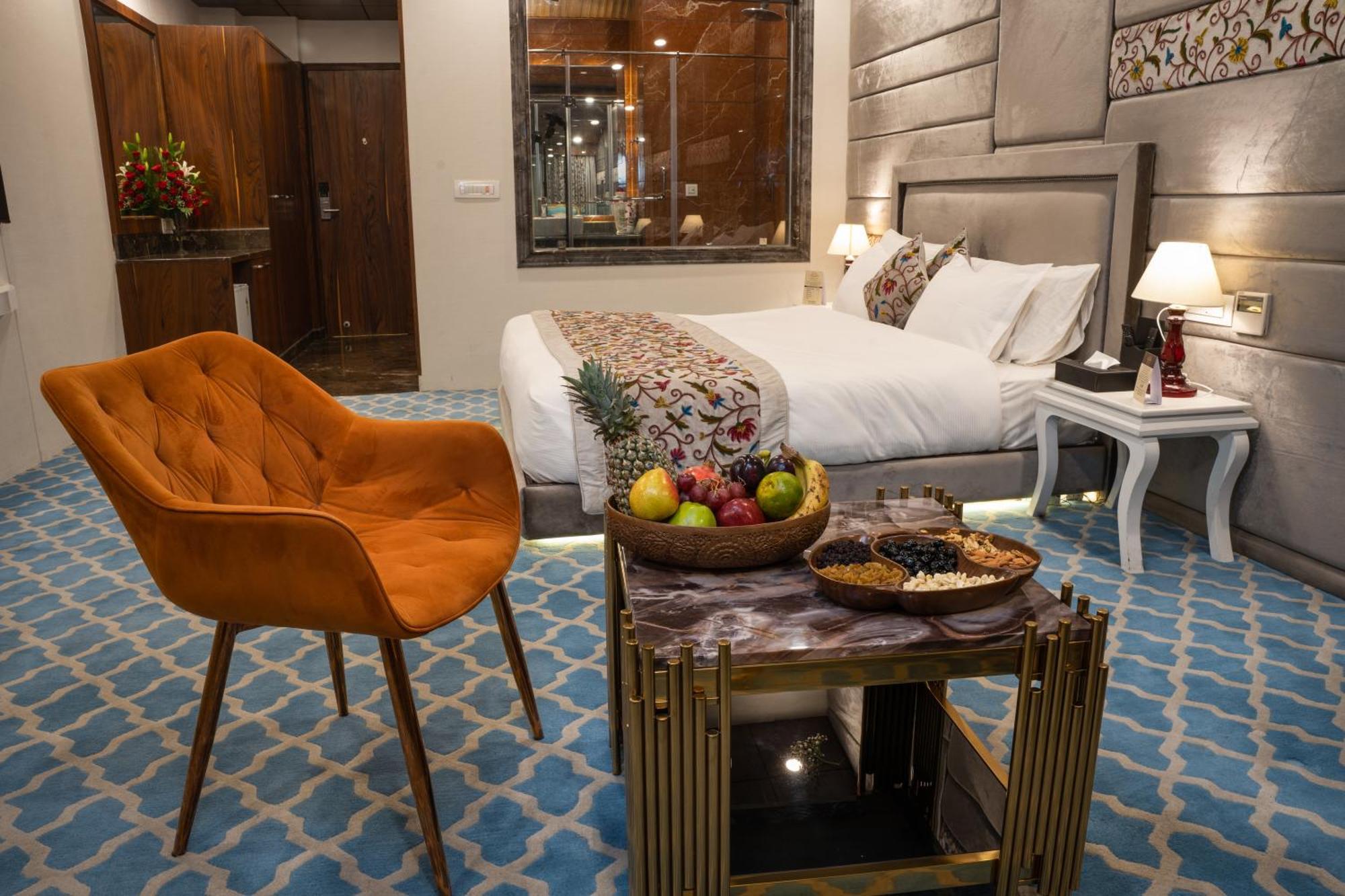 Hotel Snowland, Srinagar Buitenkant foto